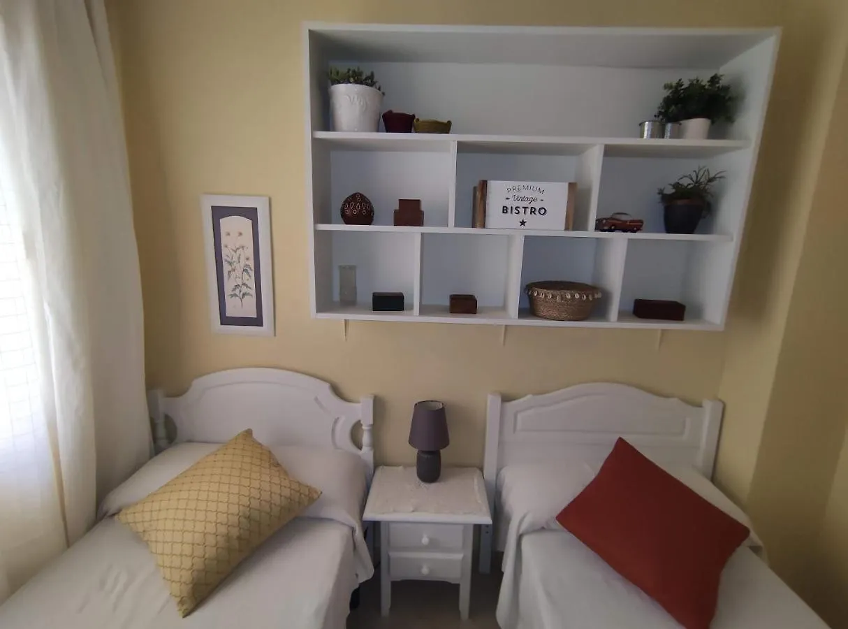 Apartamento Amplio piso junto a Playa Victoria Cádiz