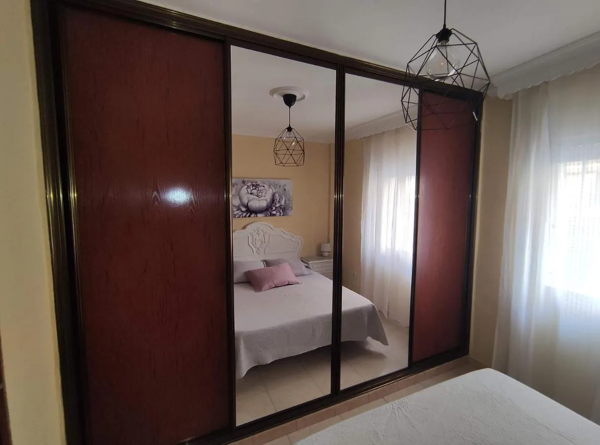 Apartamento Amplio piso junto a Playa Victoria Cádiz España