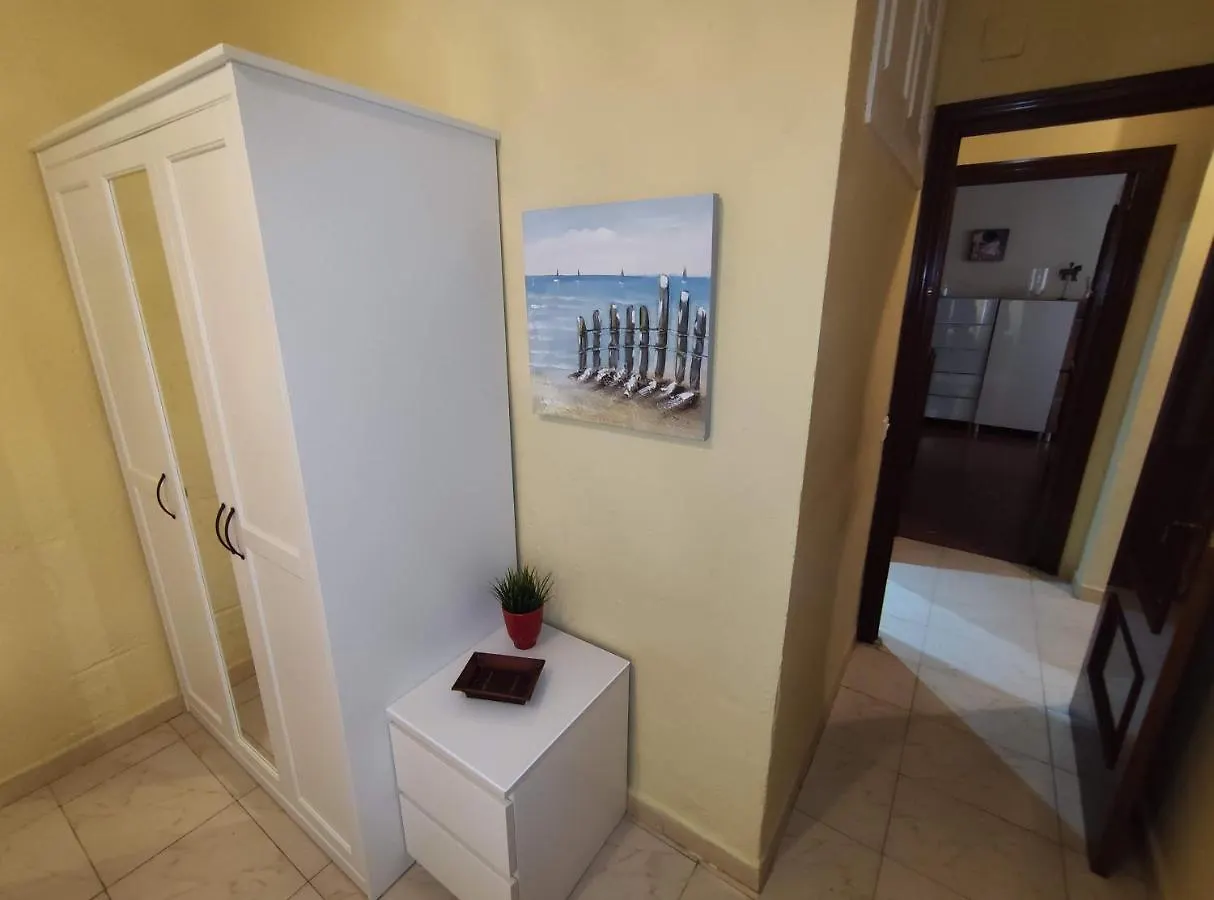 Apartamento Amplio piso junto a Playa Victoria Cádiz 0*,  España