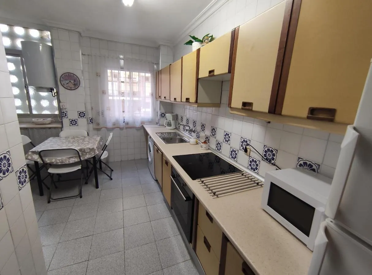 Apartamento Amplio piso junto a Playa Victoria Cádiz España